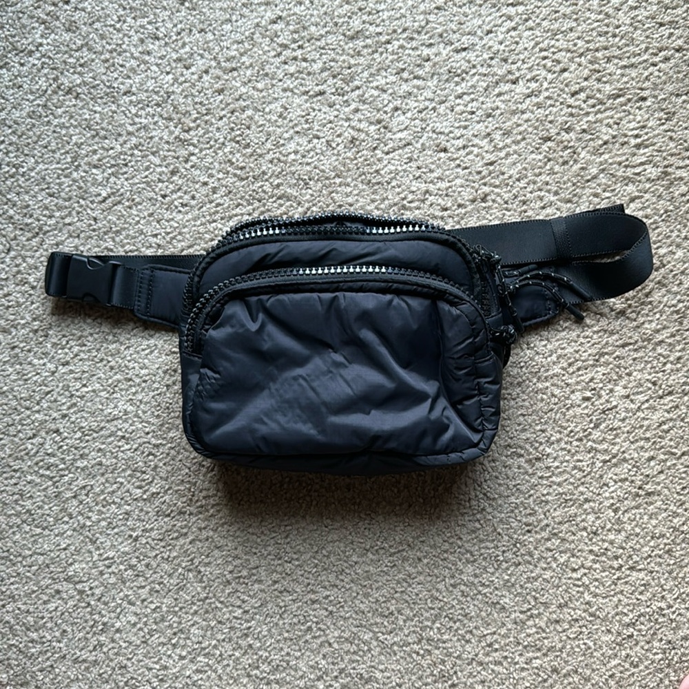 Street Level crossbody or Fanny pack.  NWOT